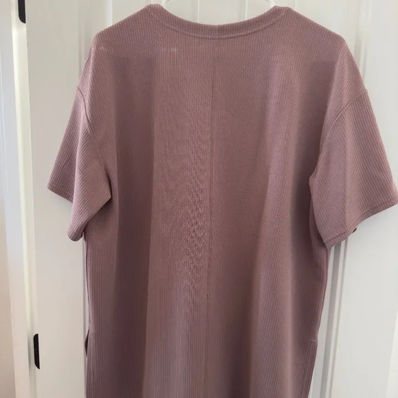 Lululemon / Ribbed Softstreme Relaxed-Fit T-Shirt / Twilight Rose / Size 10 - Picture 2 of 5